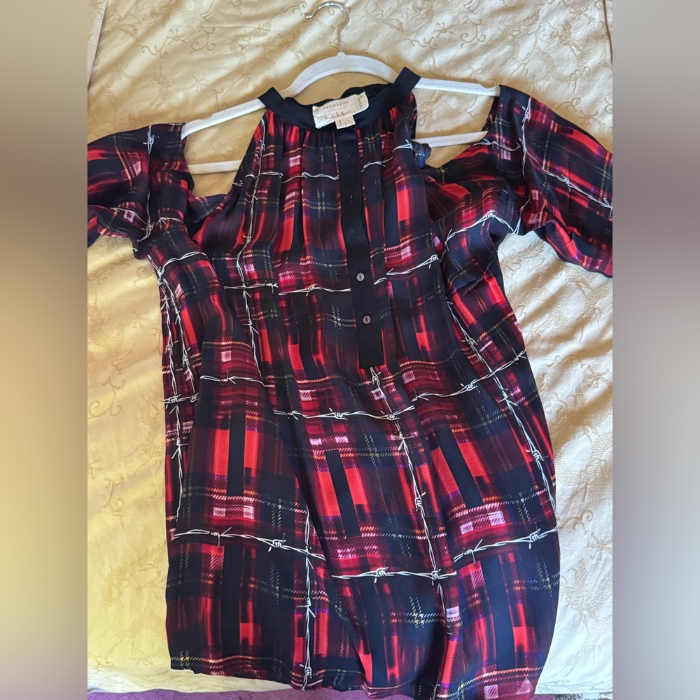 Artelier Nicole Miller Open Shoulder Red Plaid barbed Wire print top, Size L